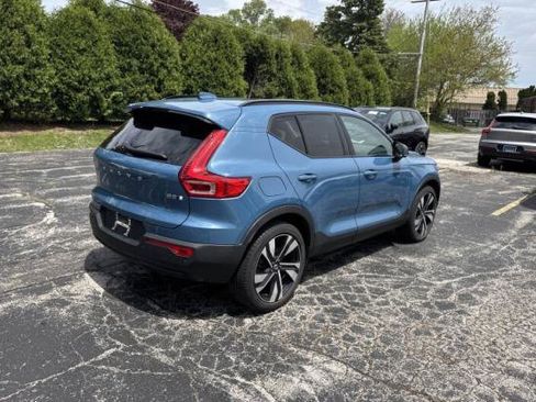 Used 2023 Volvo XC40 B5 Plus w/ Driver Assist Package AWD/4WD image 4