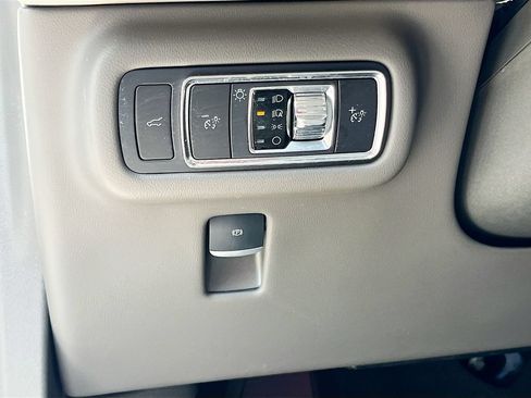 Used 2025 Lincoln Nautilus Reserve AWD/4WD image 10