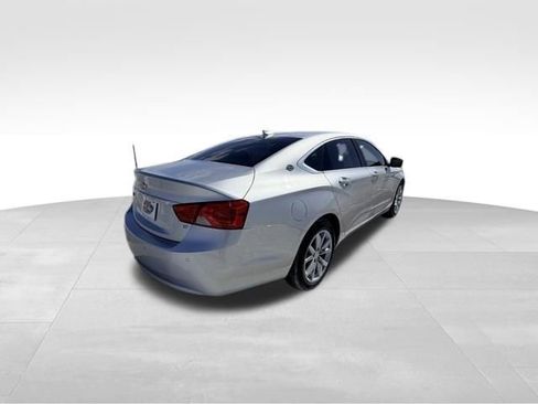 Used 2017 Chevrolet Impala LT w/ Convenience Package image 5