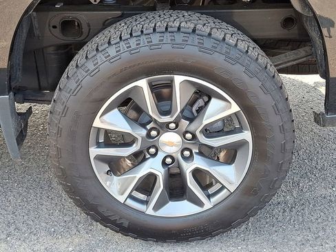 Used 2025 Chevrolet Silverado 1500 LT image 34