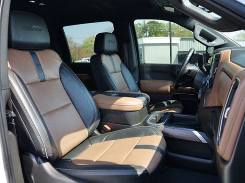 Used 2022 Chevrolet Silverado 3500 High Country w/ Technology Package image 25