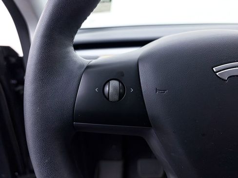 Used 2024 Tesla Model Y Long Range image 29