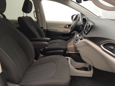 Used 2023 Chrysler Voyager LX FWD image 21
