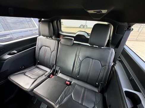 Used 2022 Ford Expedition Max Platinum AWD/4WD image 19