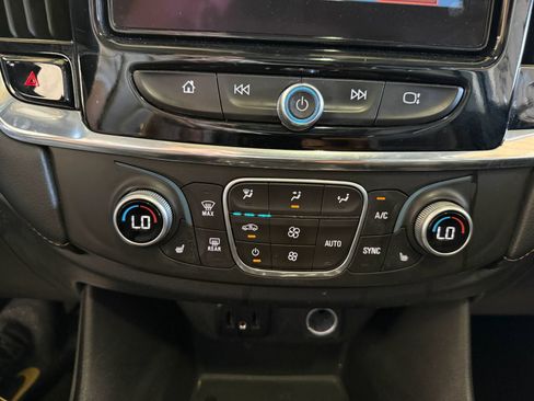 Used 2018 Chevrolet Traverse LT FWD image 22