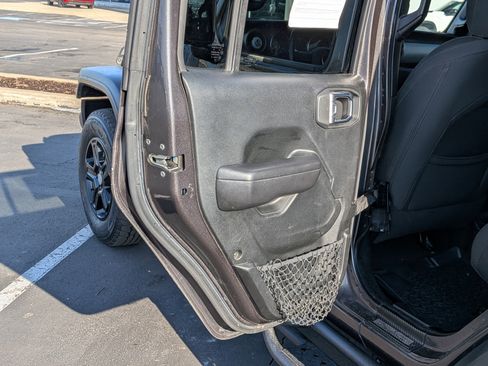 Used 2018 Jeep Wrangler Unlimited Sport S image 18