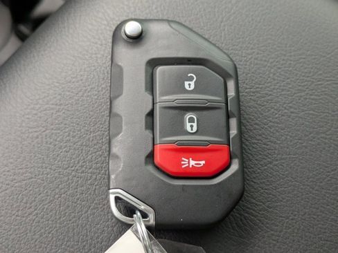 New 2025 Jeep Gladiator Sport image 24