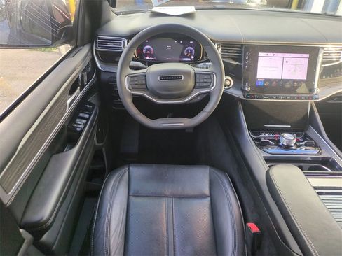 Used 2023 Jeep Wagoneer L Series III w/ Premium Group I image 18