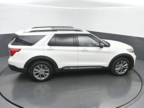 Used 2022 Ford Explorer XLT w/ Equipment Group 202A AWD/4WD image 43