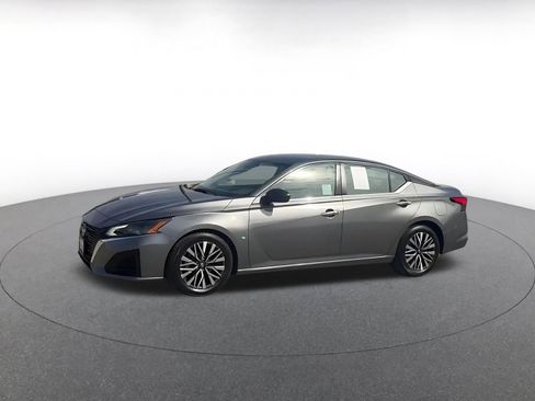 Used 2024 Nissan Altima 2.5 SV image 7