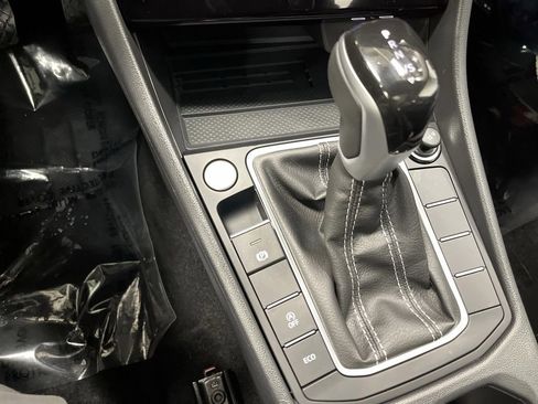 Used 2025 Volkswagen Jetta SE w/ Sunroof Package image 21