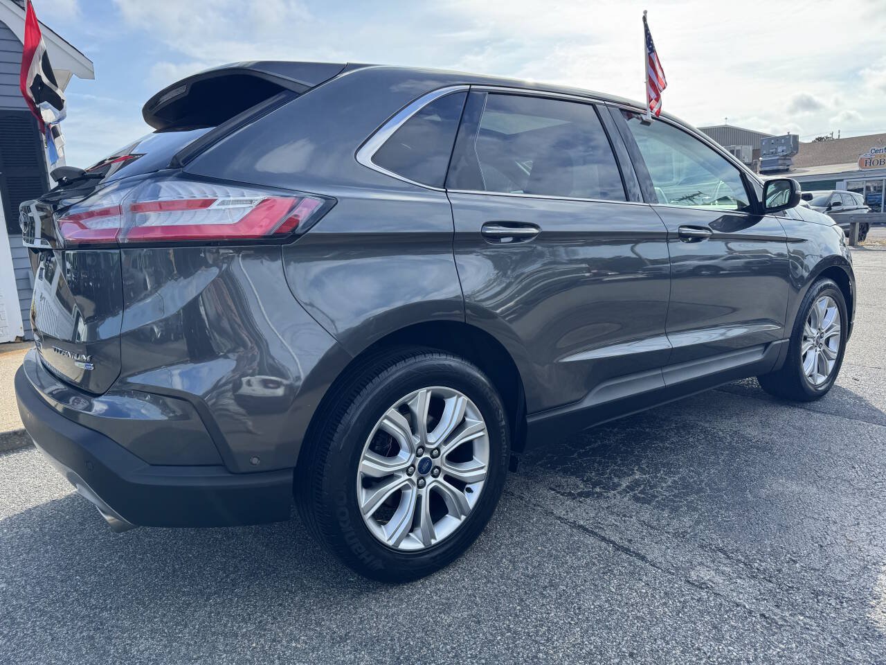 Used 2020 Ford Edge Titanium w/ Equipment Group 301A AWD/4WD image 9