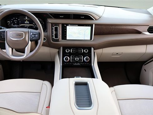 Used 2024 GMC Yukon XL Denali image 15