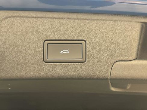 Used 2025 Volkswagen Atlas Cross Sport SEL Premium R-Line image 33