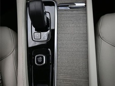 Used 2024 Volvo XC90 B5 Plus w/ Protection Package Premier image 10