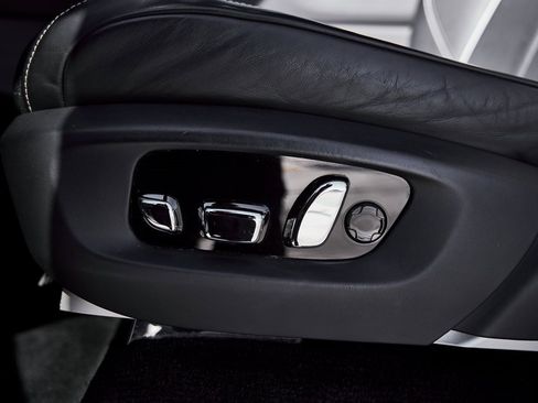 Used 2023 Rolls-Royce Cullinan image 40