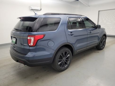 Used 2018 Ford Explorer XLT w/ Equipment Group 202A AWD/4WD image 10
