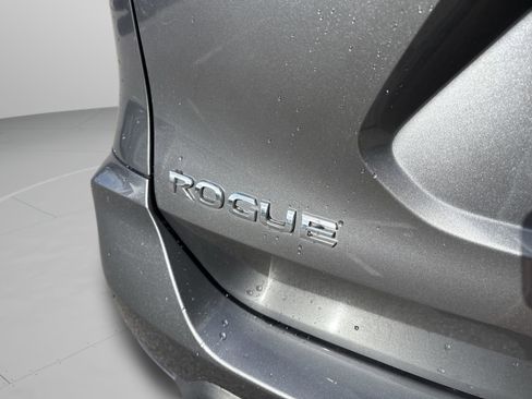Used 2020 Nissan Rogue S FWD image 23