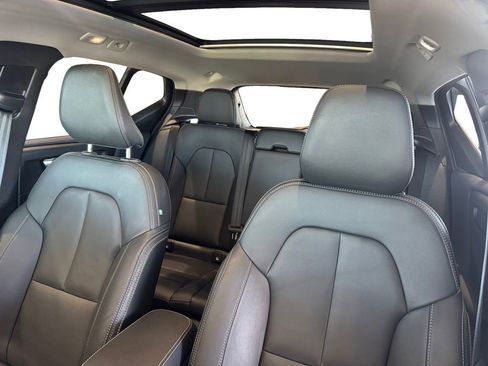 Certified 2025 Volvo XC40 B5 Core AWD/4WD image 24