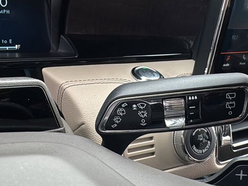 Used 2023 Lincoln Navigator Reserve w/ Equipment Group 201A image 16