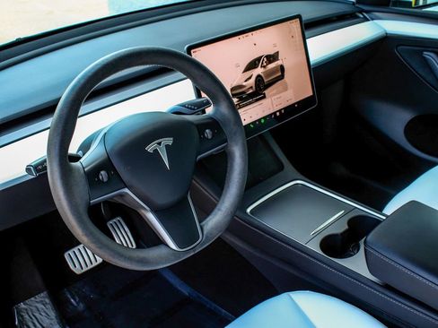 Used 2023 Tesla Model Y Performance AWD/4WD image 15