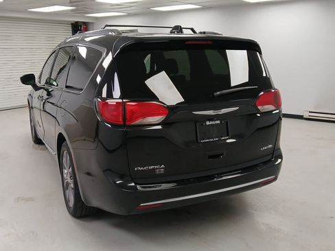 Used 2020 Chrysler Pacifica Limited image 4