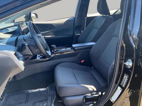 Certified 2025 Toyota Prius LE FWD image 7