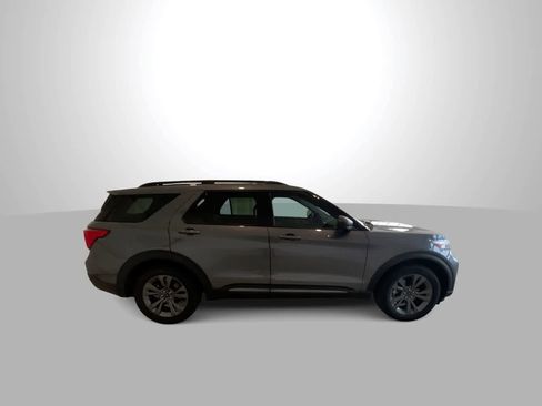 Used 2021 Ford Explorer XLT w/ Equipment Group 202A AWD/4WD image 9