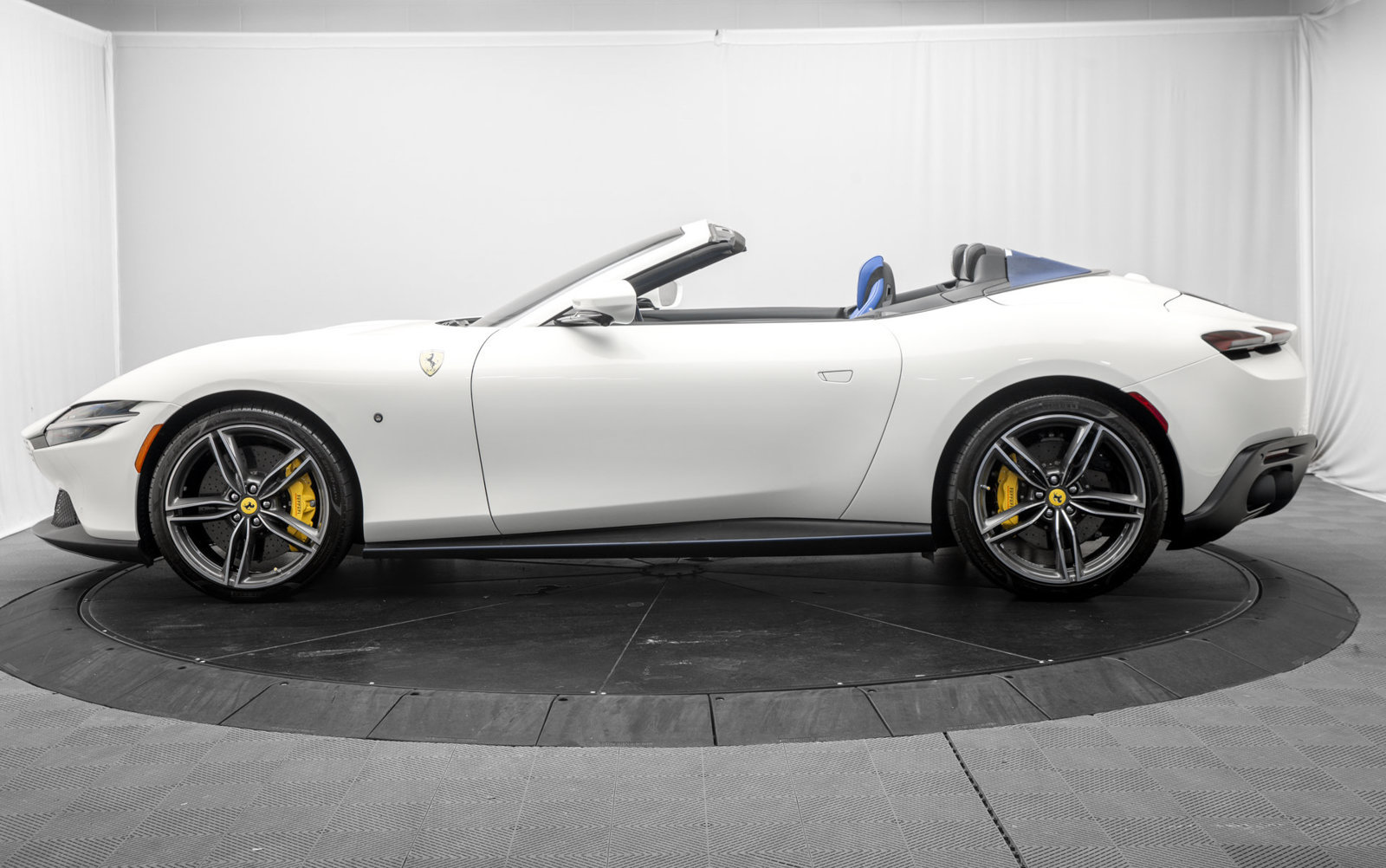 Used 2025 Ferrari Roma Spider RWD image 4