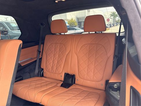 Used 2025 BMW X7 xDrive40i w/ M Sport Package AWD/4WD image 12