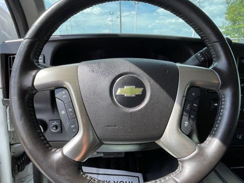 Used 2017 Chevrolet Express 2500 Extended RWD image 16