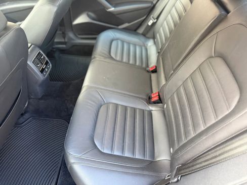 Used 2018 Volkswagen Passat 3.6 SEL Premium image 11