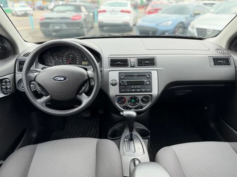 Used 2006 Ford Focus ZX5 Hatchback FWD image 14