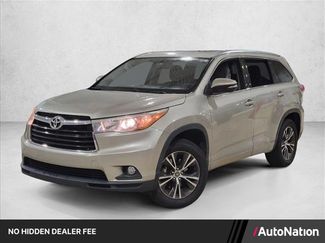 Used 2016 Toyota Highlander XLE FWD video 1