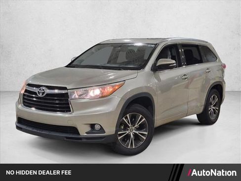 Used 2016 Toyota Highlander XLE FWD image 1