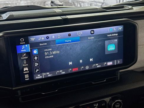 Used 2024 Jeep Wrangler Unlimited image 17