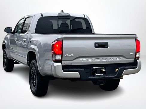 Used 2021 Toyota Tacoma SR5 w/ Technology Package image 4