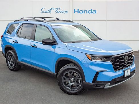 Certified 2025 Honda Pilot TrailSport image 2