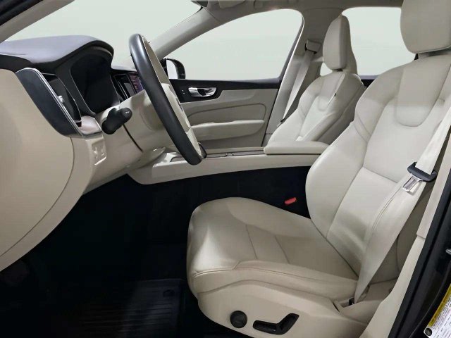 Used 2022 Volvo XC60 B5 Momentum w/ Climate Package AWD/4WD image 19