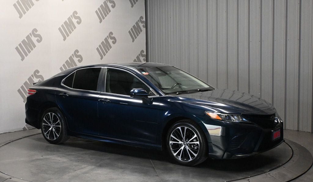 Used 2018 Toyota Camry SE FWD image 3