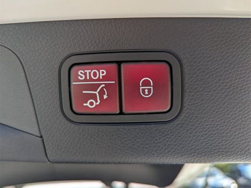 Used 2021 Mercedes-Benz GLC 300 4MATIC image 18