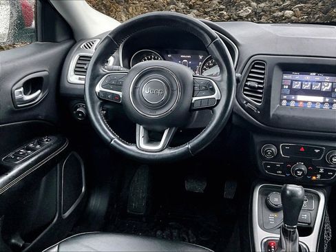 Used 2018 Jeep Compass Latitude w/ Popular Equipment Group image 5