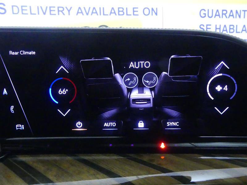 Used 2022 Cadillac Escalade ESV Premium Luxury Platinum w/ Heavy-Duty Trailer Package AWD/4WD image 17