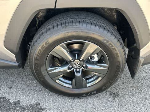 Used 2026 Toyota RAV4 LE AWD/4WD image 5