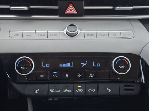 Used 2025 Hyundai Elantra Limited FWD image 19