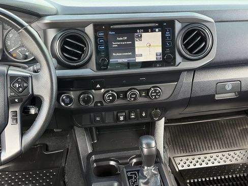 Used 2019 Toyota Tacoma TRD Off-Road AWD/4WD image 17