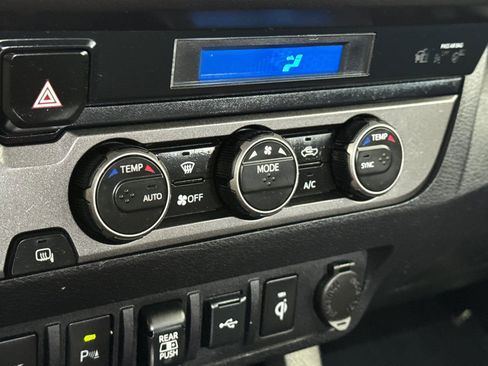 Used 2021 Toyota Tacoma TRD Sport w/ Technology Package image 20