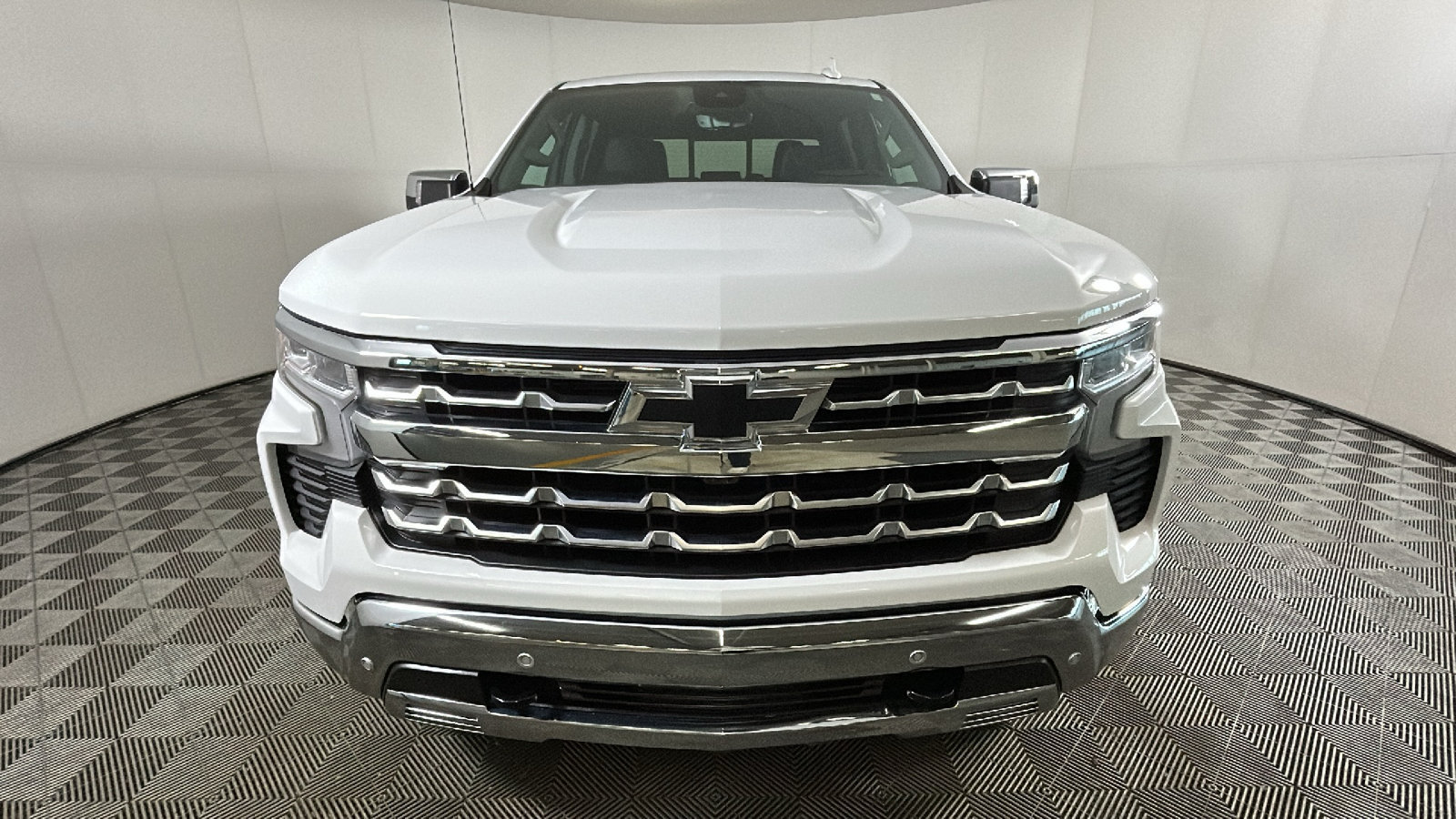 Used 2025 Chevrolet Silverado 1500 LTZ w/ LTZ Premium Package AWD/4WD image 9