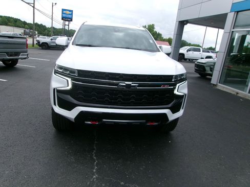 Used 2022 Chevrolet Suburban Z71 w/ Luxury Package AWD/4WD image 8