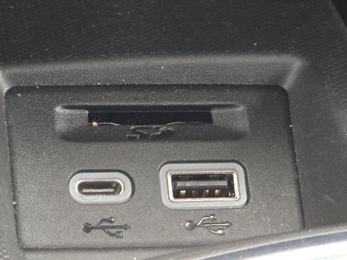 Used 2023 Buick Enclave Essence w/ LPO, Touring Package image 32